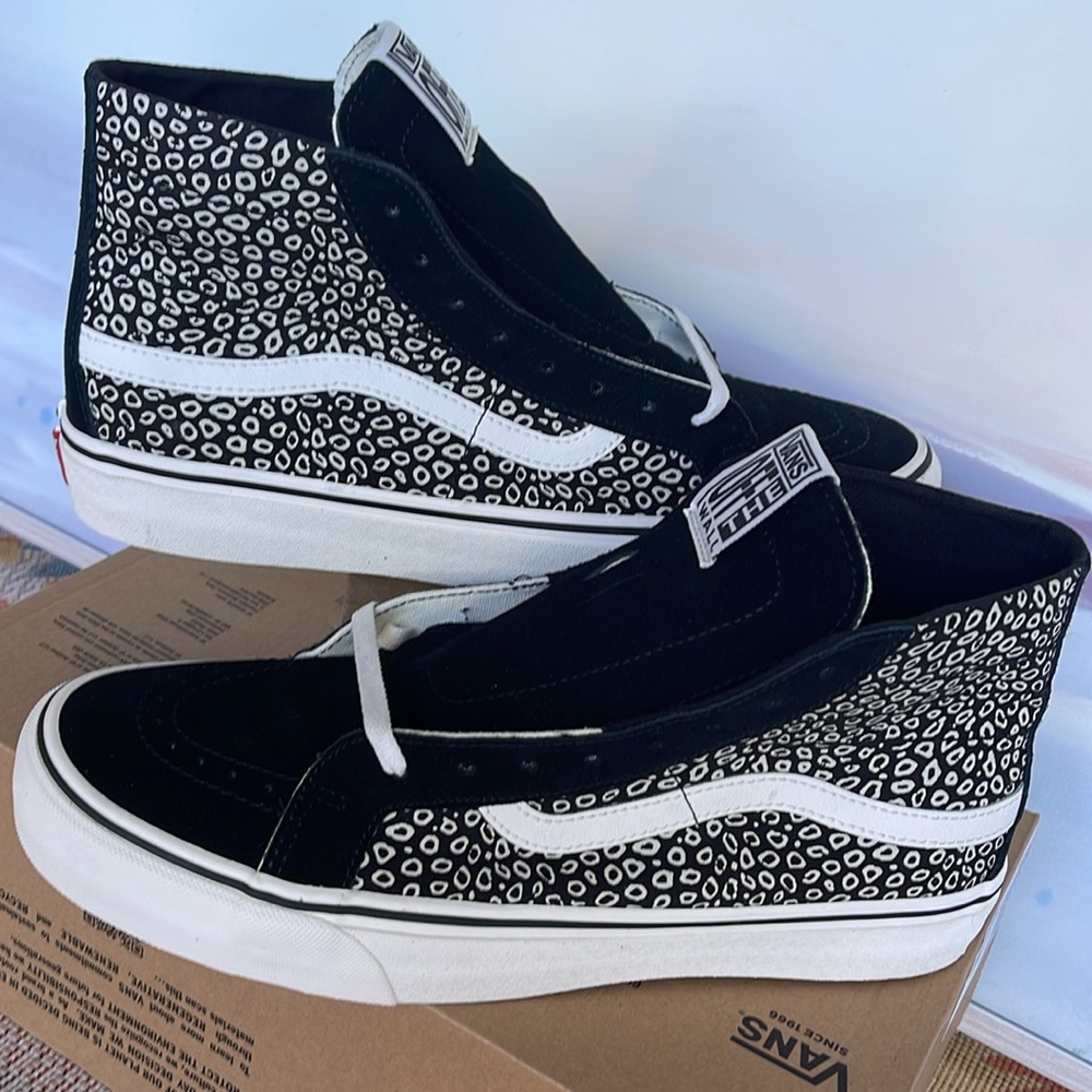 Vans Men’s Sk8-Hi 38 Deco
Sting Ray Black/Vintage White 
VN0A4BX64WM
Sneakers - Picture 10 of 16